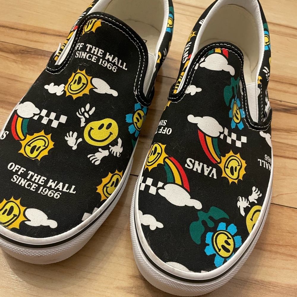 NWOT Vans Slip On 😃🌈
